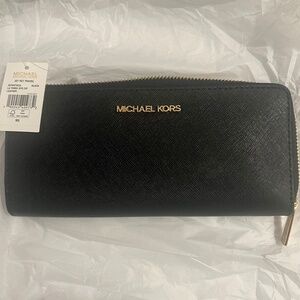MICHAEL Michael Kors LargeThree Quarter Zip Jet Set Wallet